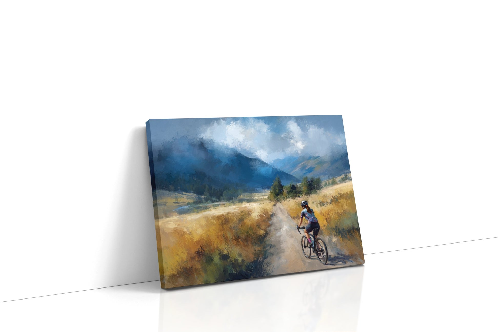 Cyklistka v horské krajině